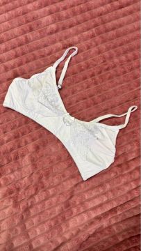 Sutiã branco com renda