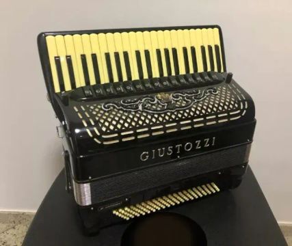 Acordeon Sanfona Giustozzi 120 Baixos 4/5 Dupla Ressonância (Usado)