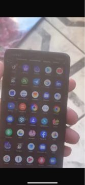 Poco x3 pro 256 gigas cm tela trincada mais não interfere em nada 