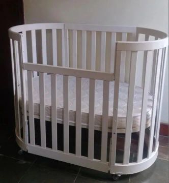 Berço Oval Branco para Bebê