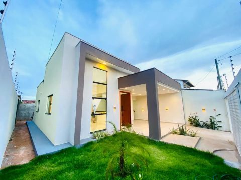 RS | VENDE-SE CASA COM 3/4 EM CAJUPIRANGA