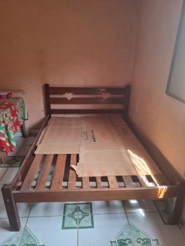 Vende-se cama de casal