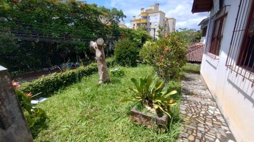 Terreno com casa à venda em Florianópolis - SC