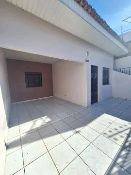 Aluga-se Casa valor R$1.400 Otima localizacão!