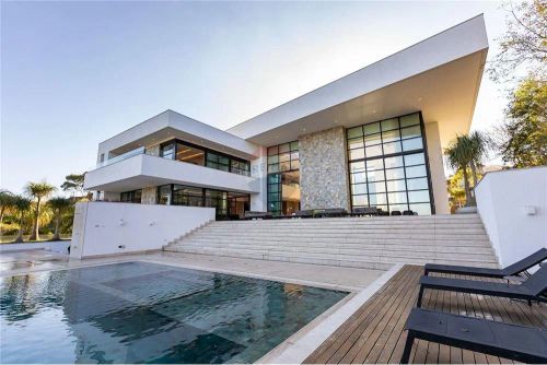 Belissíma Casa com 5 Dormitórios em Campo Largo