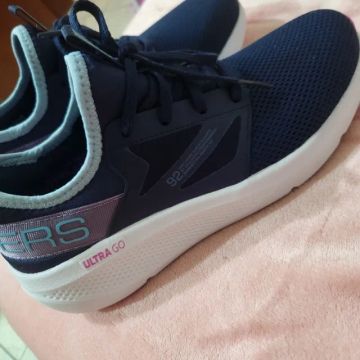 Tênis Skechers 