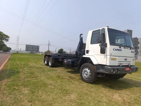 Caminhão Ford Cargo 2628 - 2009.. Volksvagen constelattion 31-320 ano 2009 Rollon rolof 