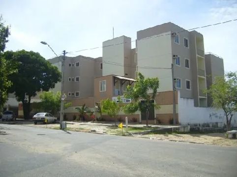 Apartamento impecável no Conjunto José Walter - Andar TERREO