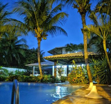 Casa para locação em Guarajuba, 4/4, 200m da praia, melhor condomínio! Temporada 