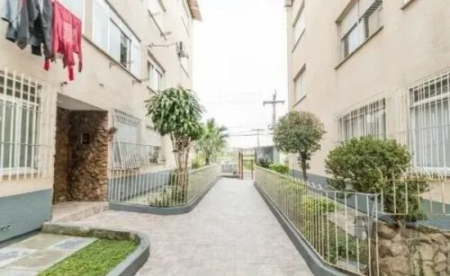 Apartamento para alugar com 1 quarto, 47m de área privativa, living, banheiro social com a