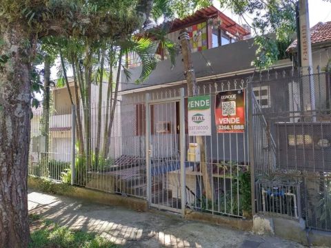 Casa com cinco quartos