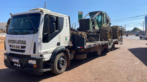Caminhão bitruck prancha agrícola Iveco Tector 240e25