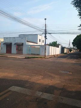 Vendo/troco imóvel de esquina 