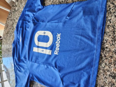 Camiseta Reebok azul tamanho M