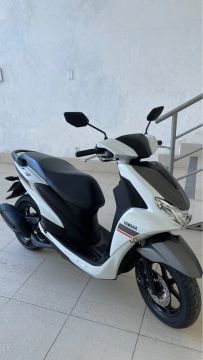 Moto Yamaha Fluo ABS Automática 
