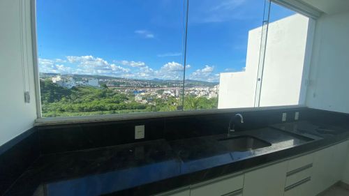 ALUGO TRIPLEX NO BAIRRO NOEMIA VITALLI