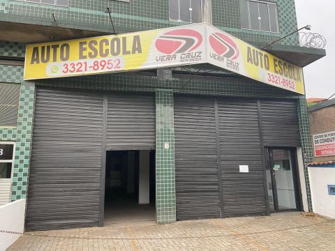 LOJA 160m2  COMERCIAL FRANCISCO BERNARDINO COM PE DIREITO ALTO, ESCRITÓRIO E BANHEIRO