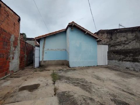 Casa com edícula com 02 quartos Julio de Mesquita