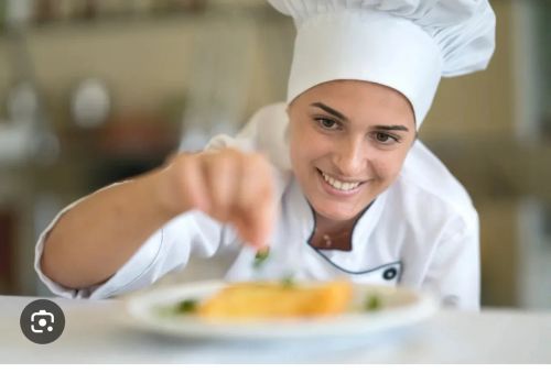 Cozinheiro (a) com experiência em molhos e massas 