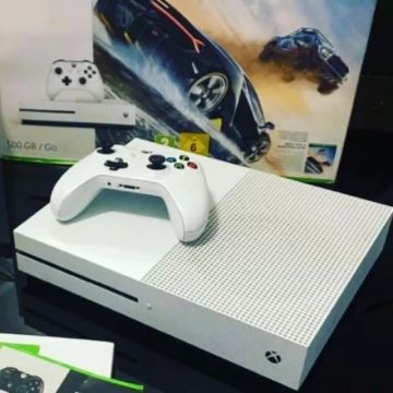 Xbox one S 500gb excelente estado funcionando perfeito
