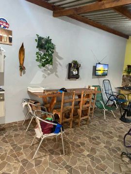 Sítio com casa sede e piscina