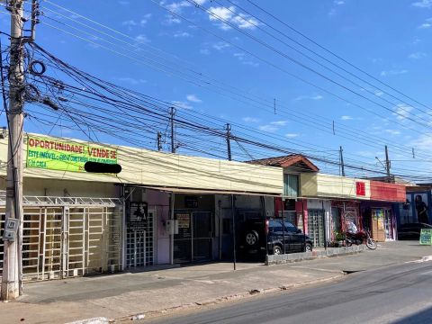 Vendo terreno na Av. Alzira Santana, em frente a Câmara dos vereadores.
