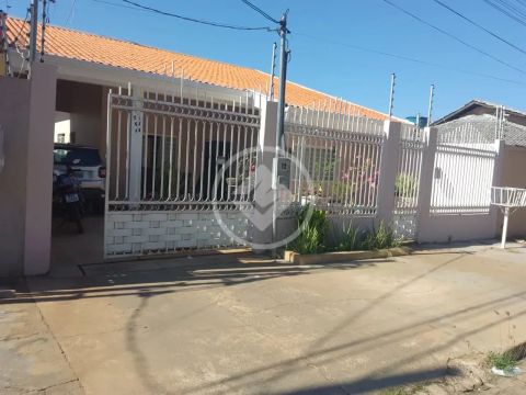 Casa no centro Sul de Várzea Grande com 4 Quartos sendo 1 suíte R$ 650.000,00 codigo: 1104