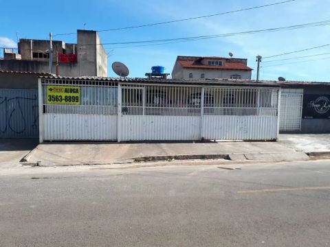 Quadra 116  Alugo Casa 2Qts, na laje, garagem boa localização, próximo ao Centro de Ensino