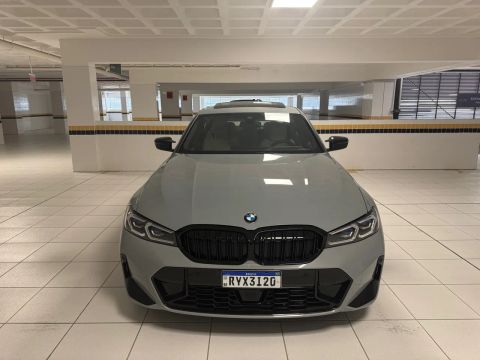 BMW 320i M Sport cinza Brooklyn com apenas 6.000km