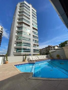 COBERTURA DUPLEX COM 3 SUÍTES PARA LOCAÇÃO NO CENTRO DE BRUSQUE/SC