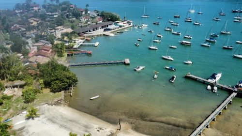 Casa para Locação em Angra dos Reis, Marinas, 2 dormitórios, 1 suíte, 1 banheiro