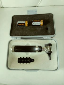 Estojo com Otoscopio + 5 espéculos + 2 Pilhas
