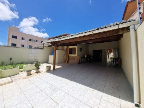 Excelente casa com 4 suítes em Nova Parnamirim - Parnamirim - RN