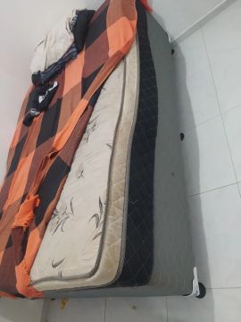 Cama Box de casal em ótimo estado!