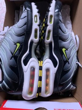 Nike Air Max Plus TN - Cinza e Preto - original.