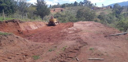 Lindo terreno para formar sua chácara lugar tranquilo perto de represas e cachoeiras 