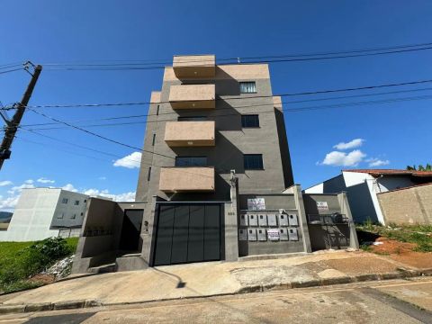 Apartamento com 2 dormitórios à venda, 60 m² por R$ 240.000 - Cidade Vergani - Pouso Alegr