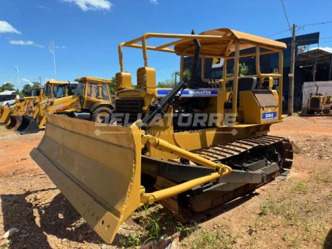 Trator de Esteira Komatsu D-30 E - Compacto e Confiável para Seus Projetos