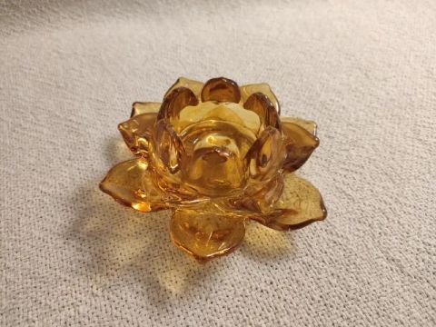 Castiçal Flor de Lótus Âmbar OU Vermelho (UNIDADE)