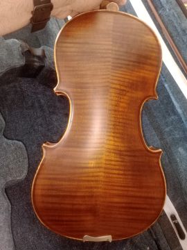 Violino envelhecido 