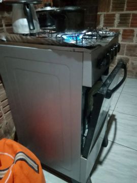 Fogão quatros boca todas funcionando e forno também 