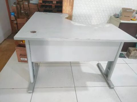 Mesa em L para escritório