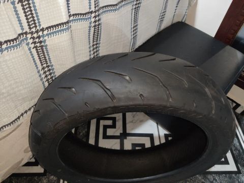 Pneu traseiro da R15