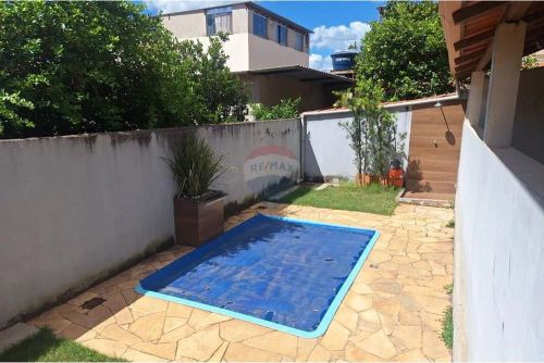 OPORTUNIDADE CASA Á VENDA COM PISCINA NO BAIRRO SANTA MARIA !