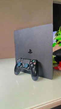Playstation 4 slim 
