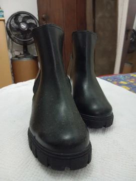 Botas Chelsea Femininas Preta