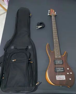 Baixo Eagle 5 Cordas+Caixa amplificada ibanez SW35