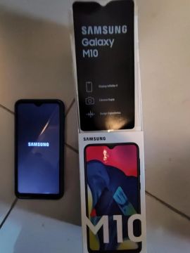 Celular Samsung M10 - SEMI-NOVO, na caixa