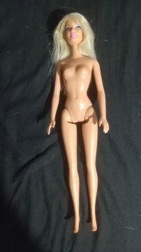 Barbie básica sucata