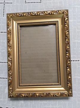 Lindo Porta Retrato Dourado em Madeira Trabalhada Estilo Vintage